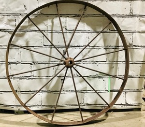 lot 9 image: Antique Wagon Wheel