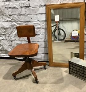 lot 151 image: Vintage Desk Chair