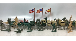 lot 6 image: Vintage Army Toy Soilder Set
