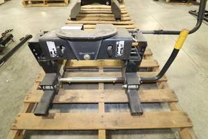 lot 249 image: Used Valley Slider 5th Wheel Hitch