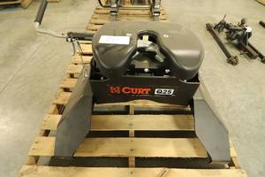 lot 250 image: Used Curt Q25 OEM ChevyGMC 5th Wheel Hitch