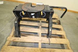 lot 251 image: Used RBW 15K 5th Wheel Hitch