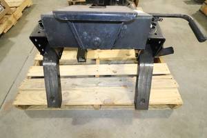 lot 252 image: Used 15K 5th Wheel Hitch