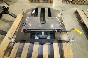 lot 256 image: Used Superglide 3100 12K Sliding 5th Wheel Hitch for 58 Bed