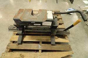 lot 258 image: Used Husky 16K Rolling 5th Wheel Hitch