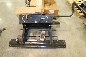 lot 259 image: Used RBW 15K 5th Wheel Hitch