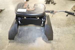 lot 260 image: Used Curt Q25 OEM ChevyGMC 5th Wheel Hitch