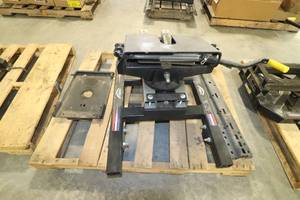 lot 261 image: Used 18K Superglide Sliding Hitch