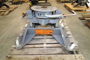lot 262 image: Used 20K B&W Companion Stationary OEM 5th Wheel Hitch (11-19 ChevyGMC)