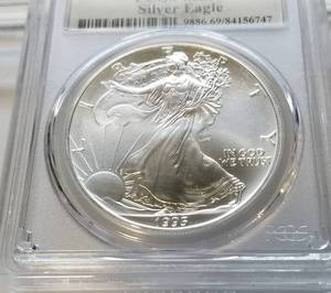 lot 45 image: 1995 AMERICAN SILVER EAGLE 1 TROY OZ. .999 FINE SILVER MS69 PCGS