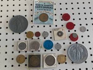 Lot of Coins & Tokens�