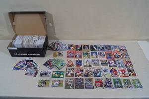 lot 74 image: Box of Mixed Sport Cards - Baseball, Football, Hockey, Inserts