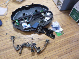 lot 2 image: Parker Compound Bow