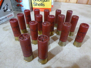 lot 28 image: Federal 3 Shotshells