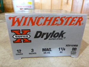 lot 34 image: Winchester Super X Drylok Super Steel Shotshells