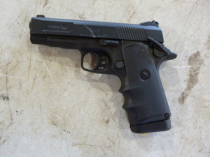 lot 116 image: Gamo V-3 BB Air Pistol