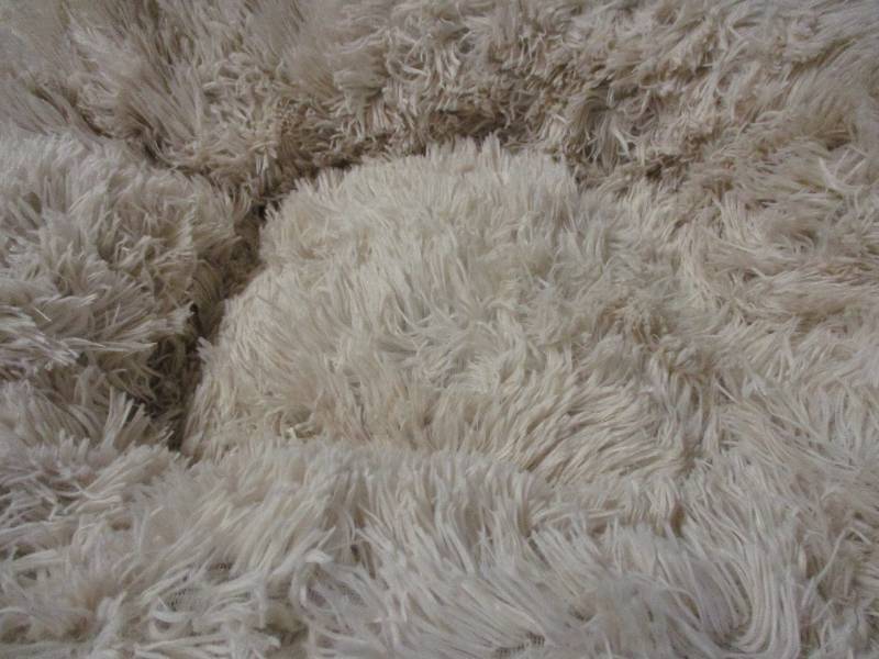 lot 268 image: 26 x 29 Pet Bed...