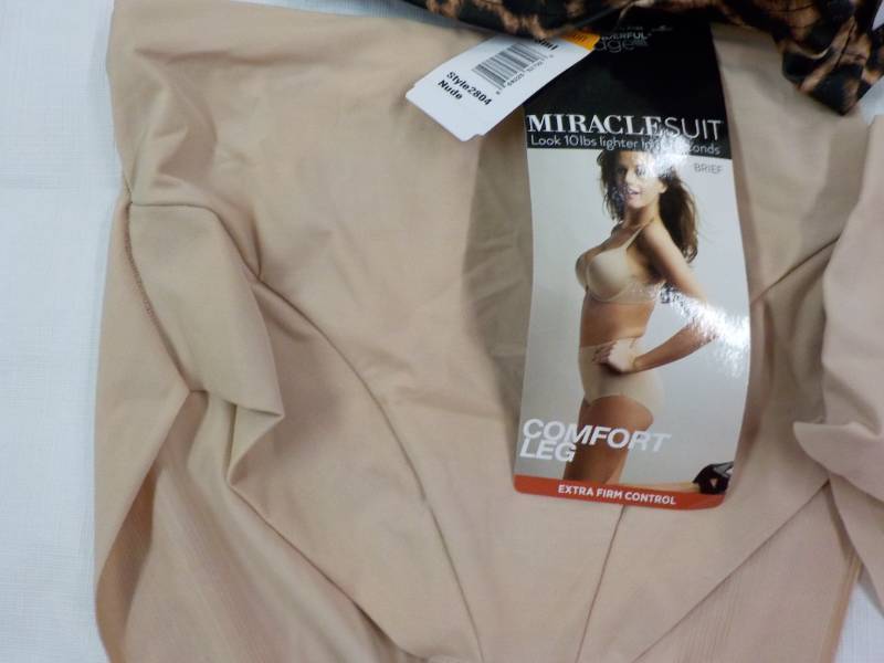 lot 264 image: Undies size S...