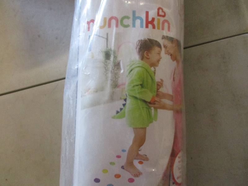 lot 226 image: Munchkin 30.5 x 14.25 Bath Mat...