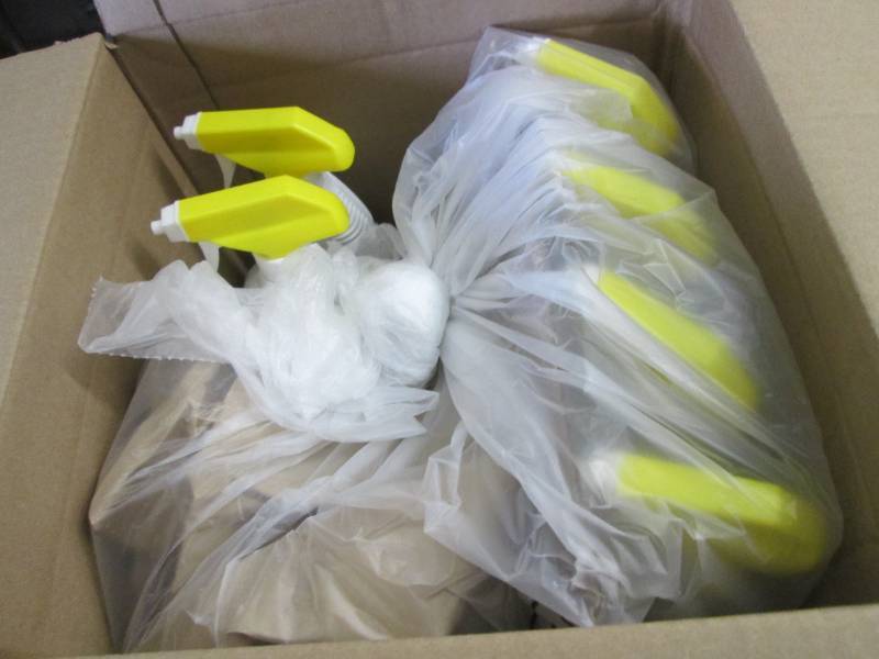 lot 274 image: 6 qts Spray Bottles Scrub Free Bath...
