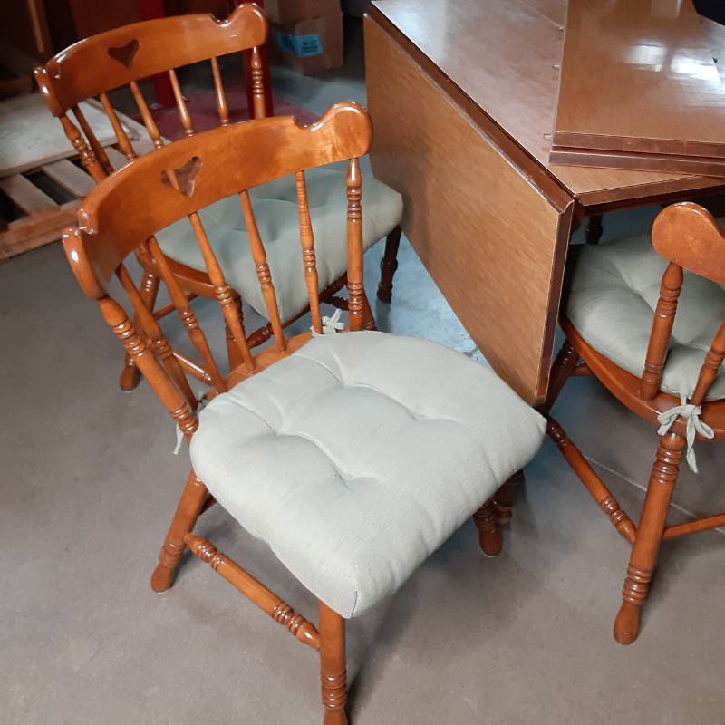 lot 11 image: Vintage Dining Room Table & 4 Chair...