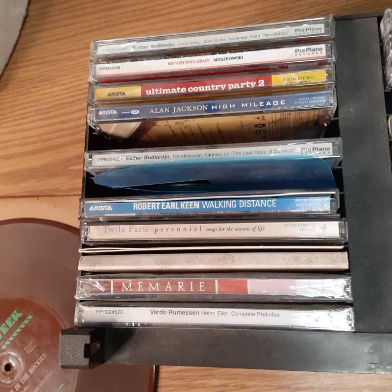 lot 435 image: CD Rack With CDs, and Vintage 45 R...