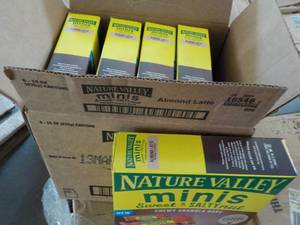 lot 303 image: Case of 5 Boxes 20 Mini Bars Nature Valley Minis past best date