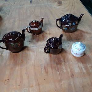 lot 48 image: Vintage Teapots See Photos