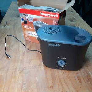 lot 56 image: Honeywell Warm Mist Humidifier
