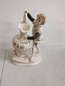lot 40 image: Rudolstadt Porcelain Figurine