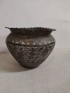 lot 41 image: Metal Pot