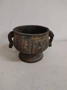 lot 42 image: Japanese Metal Pot