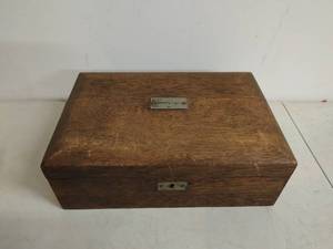 lot 43 image: Wood Box