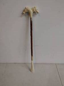 lot 82 image: Vintage Shoehorn