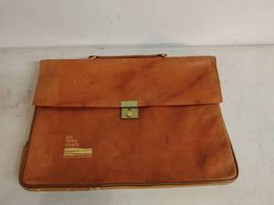 lot 120 image: Vintage Rolfs Cowhide Bag with Key