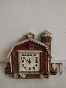 lot 121 image: Vintage Barn Clock