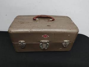 lot 136 image: Vintage Sport King Tacklebox by Union Steel Chest with Contents