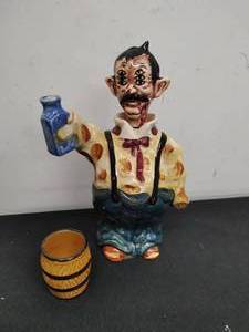 lot 139 image: Vintage Decanter with Barretl Shot Glass