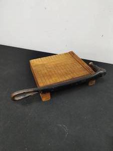 lot 123 image: Vintage Paper Cutter