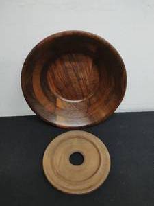 lot 124 image: Two Wood Dcor items