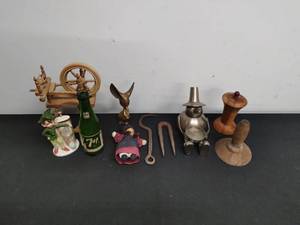 lot 152 image: Collection of Vintage Items