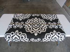 lot 18 image: Maples Accent Rug Oversized details collection - 34x46 in