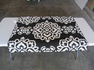 lot 19 image: Maples Accent Rug Oversized details collection - 34x46 in