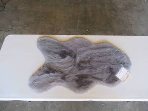 lot 21 image: Mon Chateau Luxury Collection Luxe Faux Fur Rug Light Grey 24x39