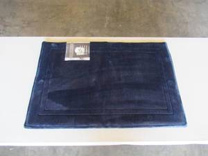 lot 24 image: Town & Country Paramount Charcoal & Gel bath Mat - 24in x 36in memory foam