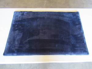 lot 25 image: Town & Country Paramount Charcoal & Gel bath Mat - 24in x 36in memory foam