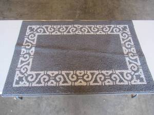 lot 32 image: Mohawk kitchen mat - 30in x 45in