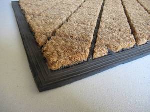 lot 16 image: 18in x 30in Outdoor entry mat - heavy duty