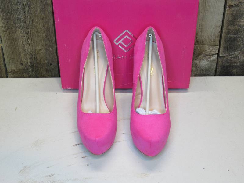 lot 17 image: Dream Pairs Swan-30 Fuchsia Suede Size 10