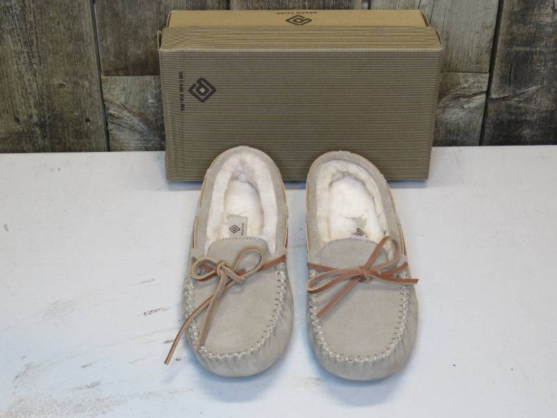 lot 18 image: Dream Pairs Auzy-02 Size 6.5-7